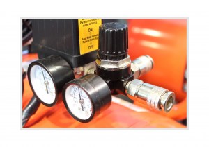 09370_Compressor-de-Ar-Monobloco-100L-2-Hp.jpg1
